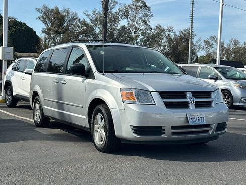 Used 2010 Dodge Grand Caravan Hero w/ Entertainment Group 1 FWD image 2