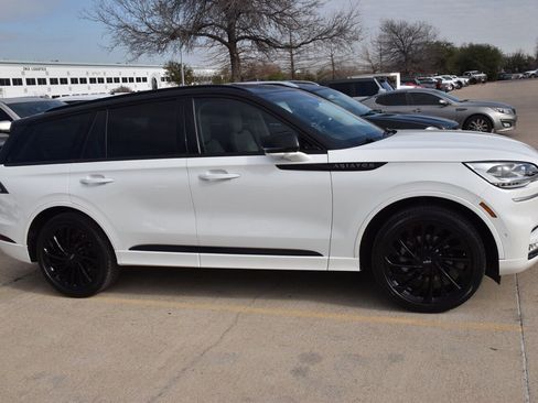 Used 2021 Lincoln Aviator Black Label w/ Class IV Trailer Tow Package image 5