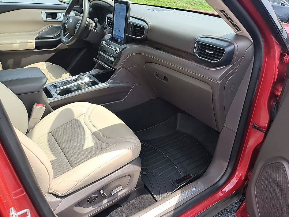 Used 2020 Ford Explorer Platinum w/ Premium Technology Package AWD/4WD image 40