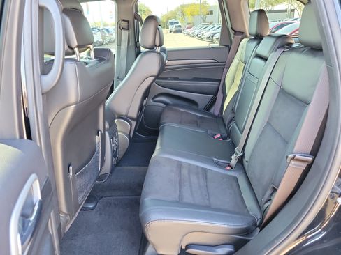 Used 2022 Jeep Grand Cherokee Laredo X image 16