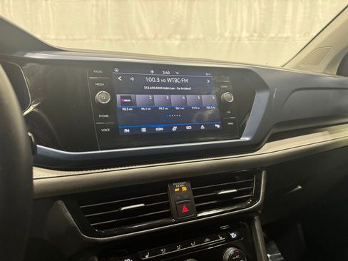 Used 2024 Volkswagen Taos SE image 8