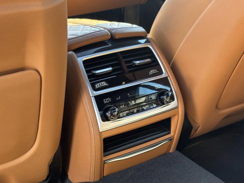 Used 2021 BMW 750i xDrive w/ Luxury Rear Seating Package image 31