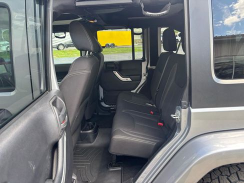 Used 2016 Jeep Wrangler Unlimited Sahara w/ Dual Top Group AWD/4WD image 10
