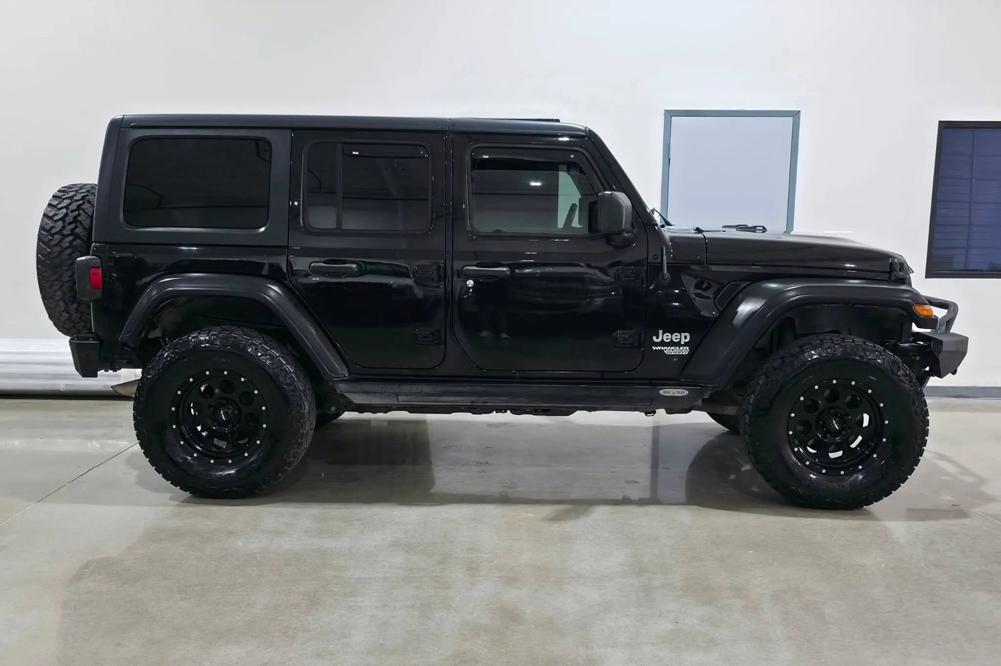 Used 2019 Jeep Wrangler Unlimited Sport S AWD/4WD image 2