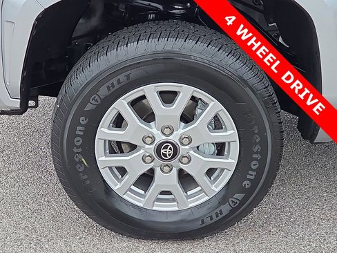Used 2025 Toyota Tacoma SR5 AWD/4WD image 7