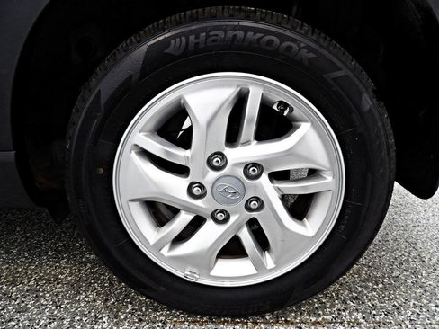 Used 2021 Hyundai Venue SE w/ Cargo Package FWD image 19