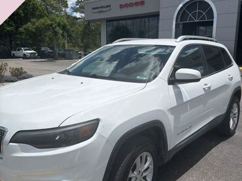 Used 2019 Jeep Cherokee Latitude w/ Cold Weather Group AWD/4WD image 1