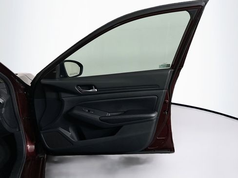 Used 2025 Nissan Altima 2.5 SV image 29