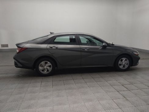 Used 2024 Hyundai Elantra SE image 10