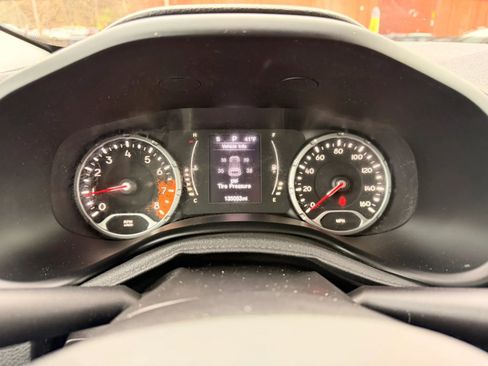 Used 2015 Jeep Renegade Latitude image 11