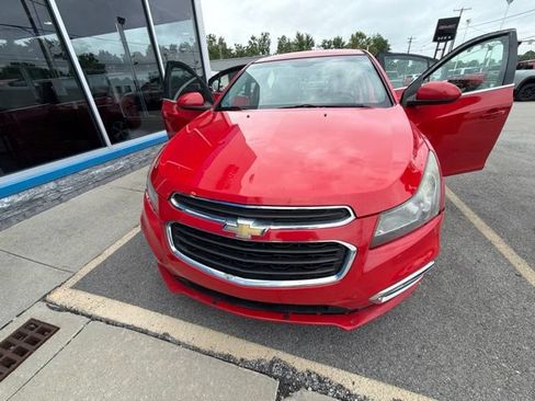 Used 2015 Chevrolet Cruze LT FWD image 2
