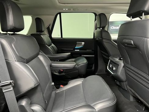 Used 2025 Ford Expedition Platinum AWD/4WD image 52