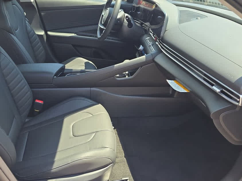 New 2026 Hyundai Elantra Limited FWD image 23