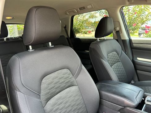 Used 2025 Nissan Pathfinder SV FWD image 15