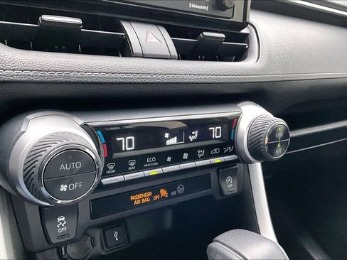 Certified 2021 Toyota RAV4 XLE FWD image 17