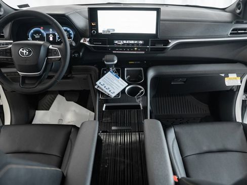 New 2026 Toyota Sienna XLE Woodland Edition AWD/4WD image 21