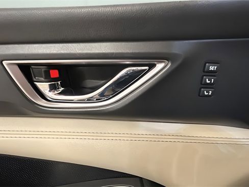 Used 2022 Subaru Ascent Limited w/ Technology Package image 18