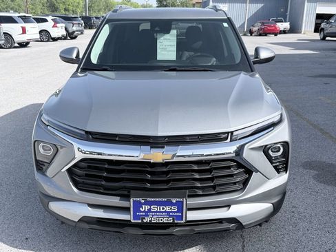 Used 2025 Chevrolet TrailBlazer LT w/ Convenience Package FWD image 2
