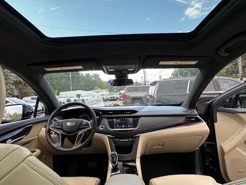 Used 2017 Cadillac XT5 Premium Luxury AWD/4WD image 9