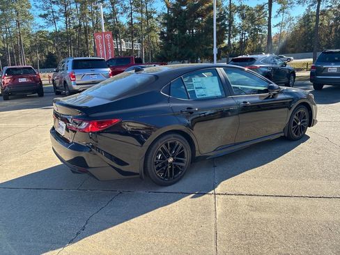 New 2026 Toyota Camry SE image 7