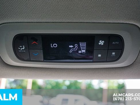 Used 2023 Chrysler Pacifica Touring-L FWD image 37