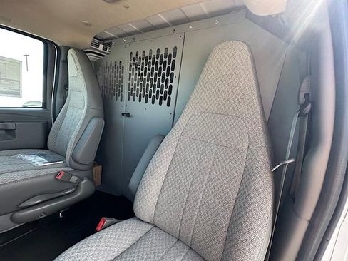 New 2025 Chevrolet Express 3500 Work Van w/ Driver Convenience Package image 24
