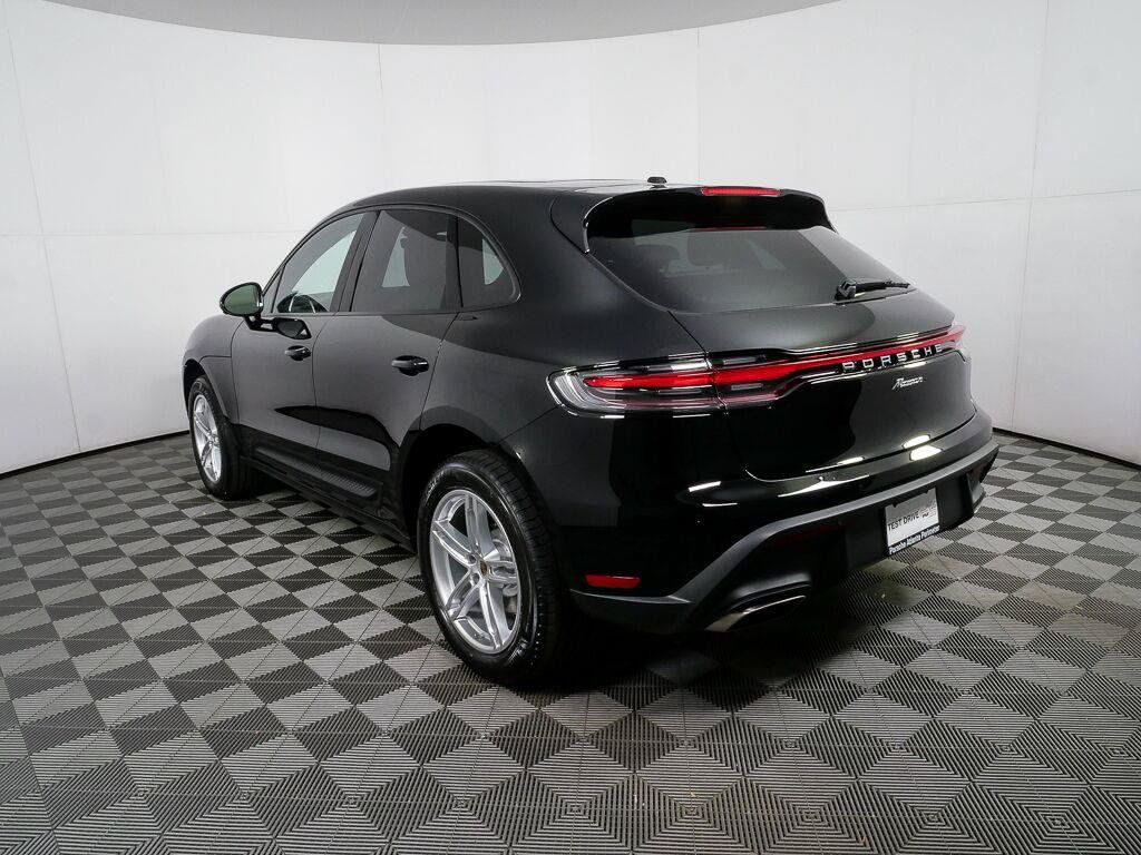 Certified 2026 Porsche Macan AWD/4WD image 3