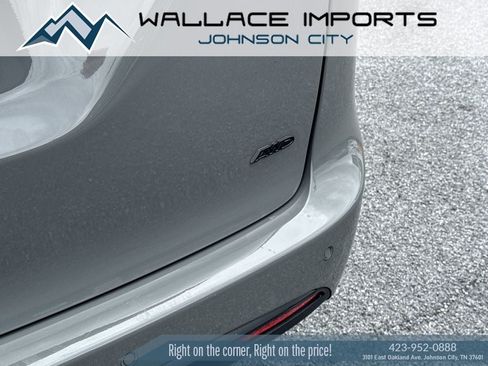 Used 2023 Chrysler Pacifica Touring-L w/ S Appearance Package AWD/4WD image 11