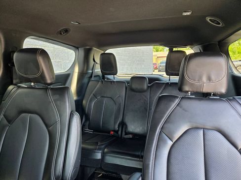 Used 2025 Chrysler Pacifica Select FWD image 40