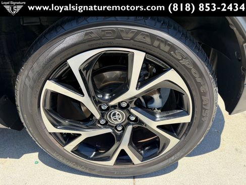 Used 2021 Toyota C-HR XLE FWD image 30