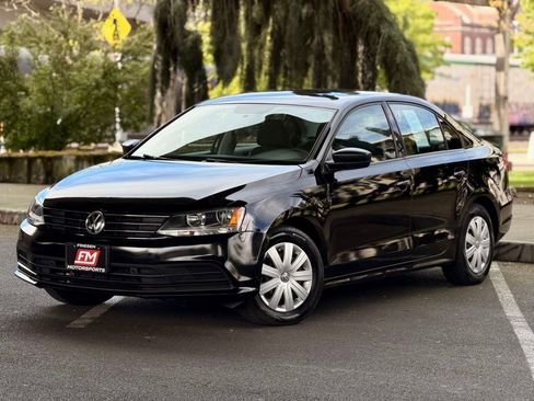 Used 2015 Volkswagen Jetta S image 4