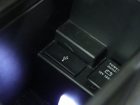 Used 2018 Mitsubishi Outlander SEL image 26