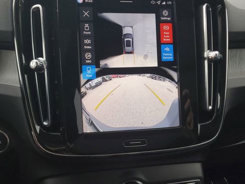 Certified 2026 Volvo XC40 B4 Plus w/ Protection Package Premier image 27