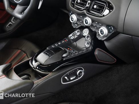 Used 2021 Aston Martin V8 Vantage Roadster image 35