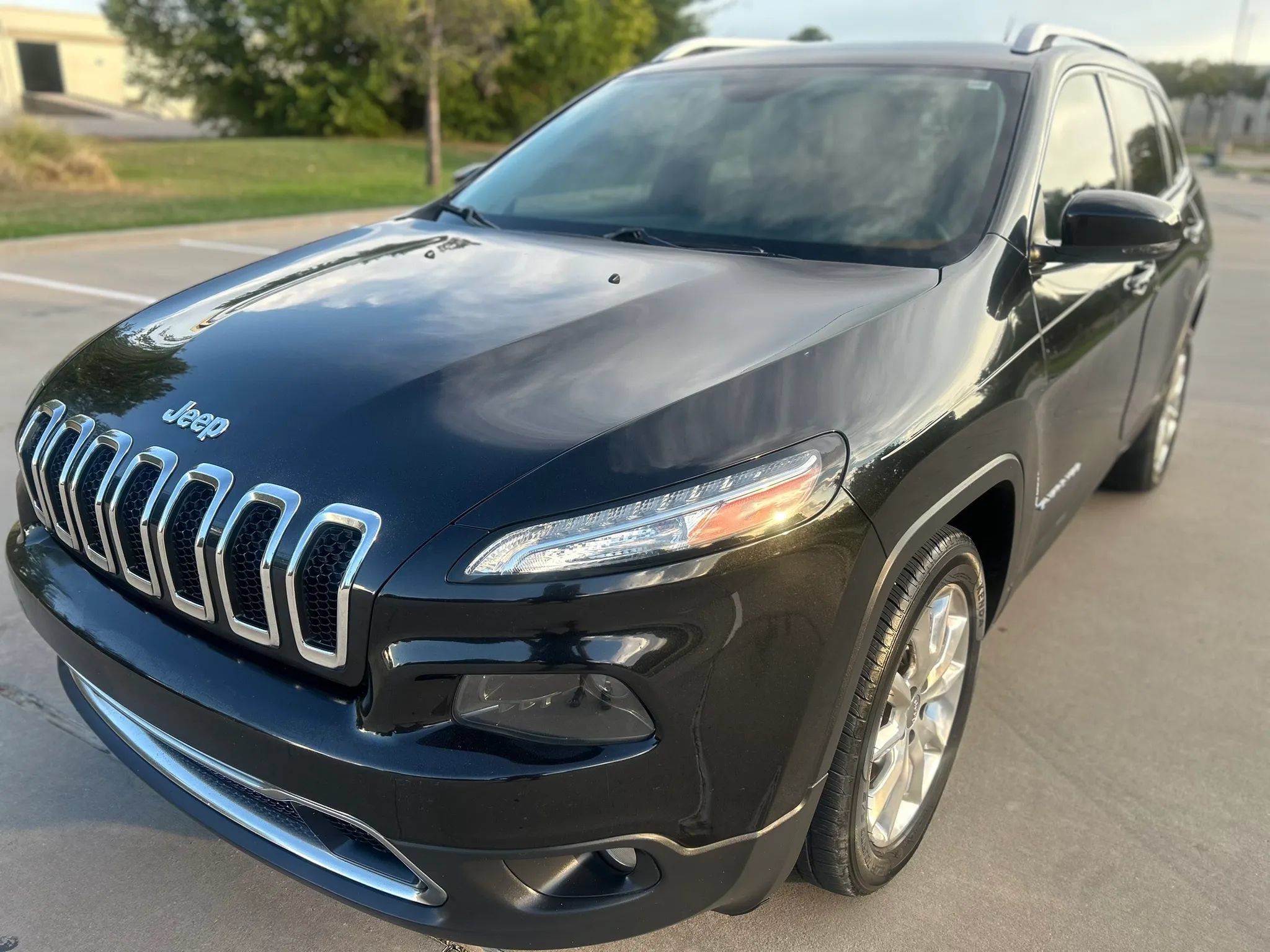 Used 2015 Jeep Cherokee Limited FWD image 2