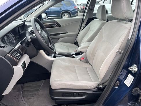 Used 2016 Honda Accord EX image 9