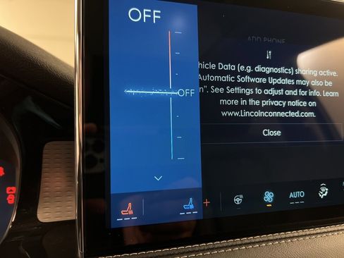 Used 2025 Lincoln Corsair Reserve w/ Jet Appearance Package image 12