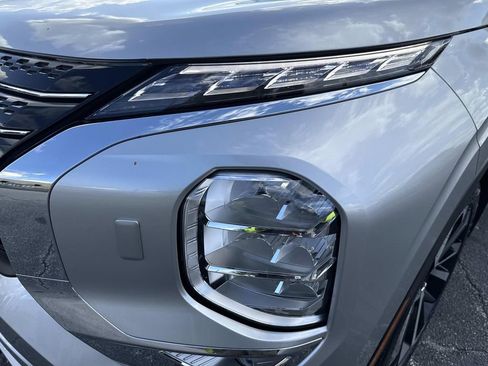 Used 2025 Mitsubishi Outlander SEL image 9