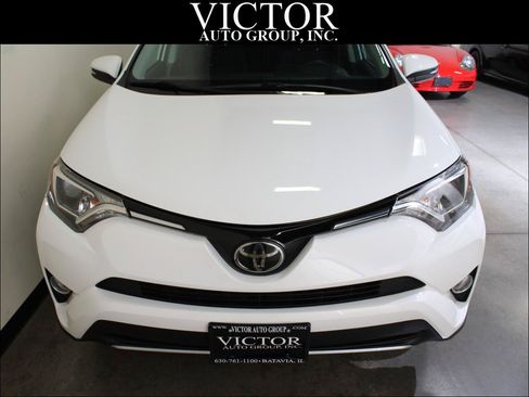 Used 2018 Toyota RAV4 XLE AWD/4WD image 3