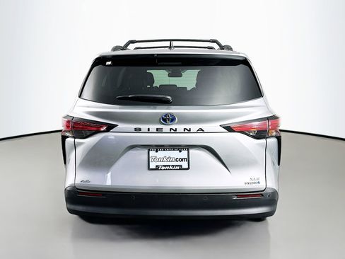 Used 2021 Toyota Sienna XLE AWD/4WD image 6