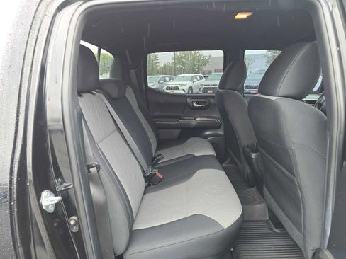 Used 2022 Toyota Tacoma TRD Off-Road w/ Technology Package AWD/4WD image 12