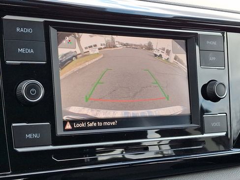 Certified 2022 Volkswagen Taos S image 18