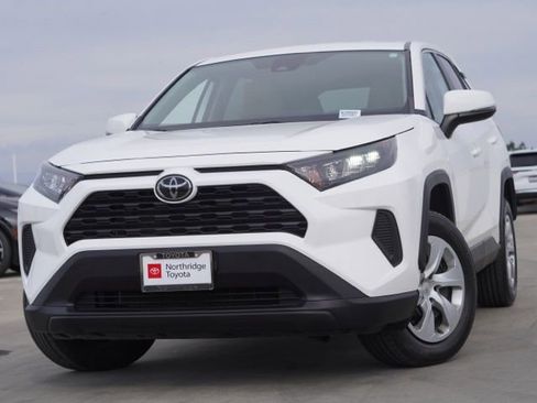 Used 2022 Toyota RAV4 LE FWD image 3