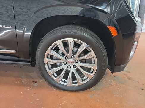 Used 2022 GMC Yukon XL Denali image 9