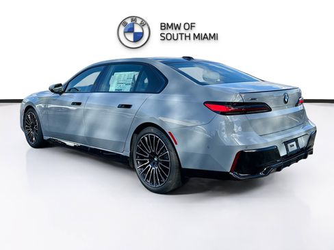New 2026 BMW 750e xDrive w/ Executive Package image 4