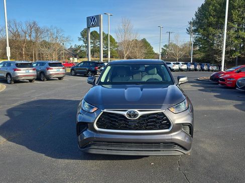 Used 2022 Toyota Highlander L image 2