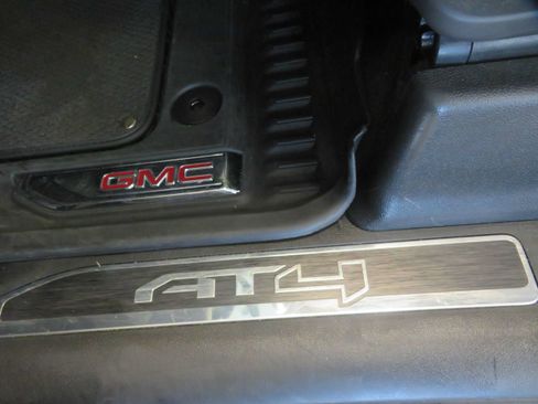 Used 2021 GMC Sierra 1500 AT4 w/ AT4 Premium Package AWD/4WD image 17