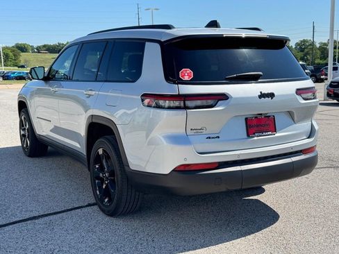 Used 2023 Jeep Grand Cherokee L Laredo AWD/4WD image 8