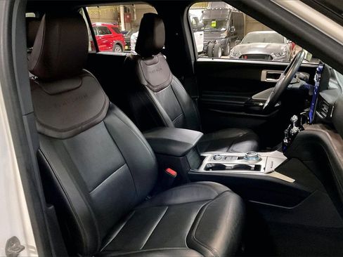 Certified 2022 Ford Explorer Platinum w/ Equipment Group 601A image 7