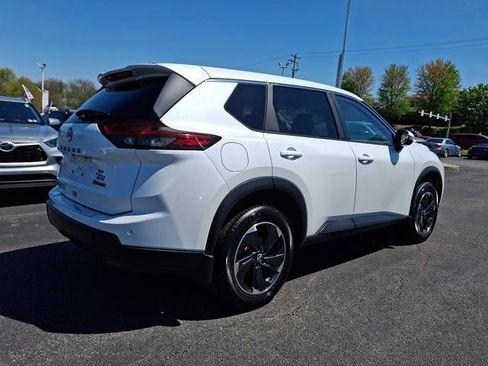 Used 2024 Nissan Rogue SV AWD/4WD image 8
